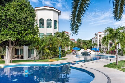 Elegant & Quiet 2BR Oasis in Playacar-
5 Min to Beach, Pool AcccessGolf & Tennis