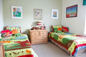 3 bedrooms, in-room safe, desk, iron/ironing board