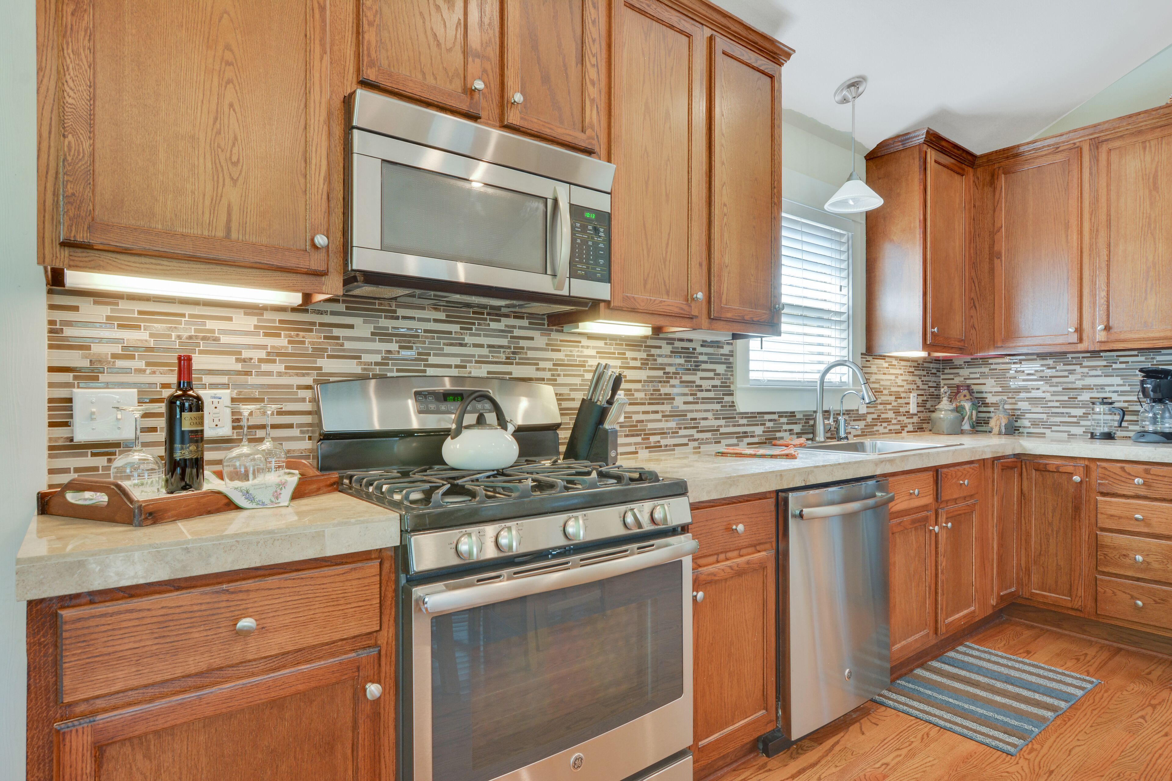 COLLEGE STREET COTTAGES - GEORGETOWN SQUARE AREA  - HISTORIC DISTRICT