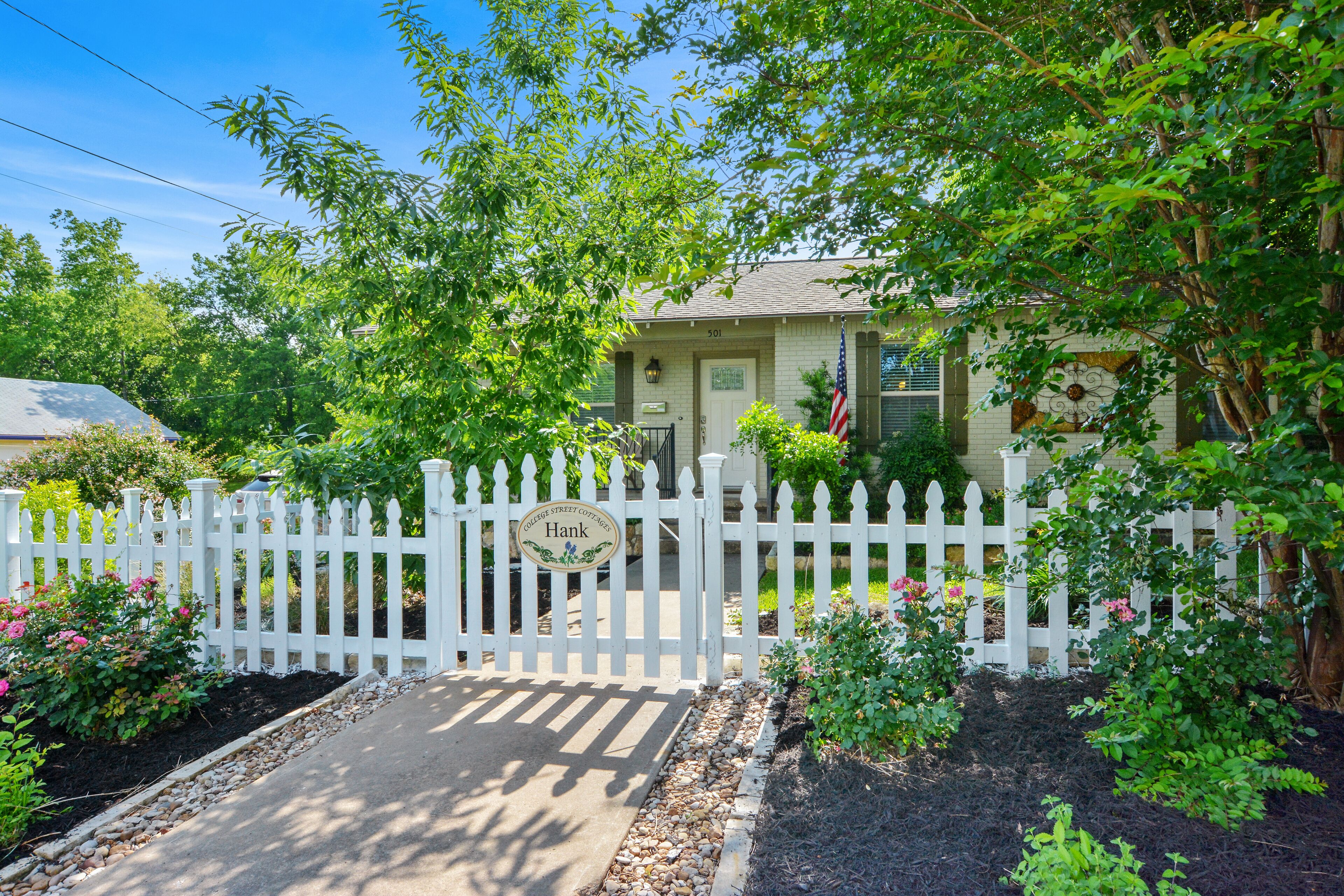 COLLEGE STREET COTTAGES - GEORGETOWN SQUARE AREA  - HISTORIC DISTRICT