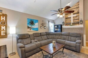 Smart TV, chimenea, videojuegos y reproductor de DVD 