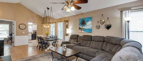 TV connectée, cheminée, jeux vidéo, lecteur de DVD