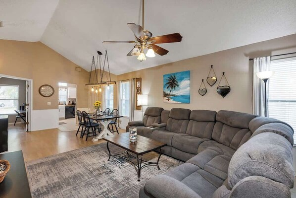 Smart TV, chimenea, videojuegos y reproductor de DVD 