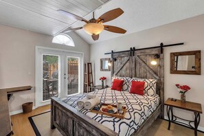 5 bedrooms, iron/ironing board, WiFi, bed sheets