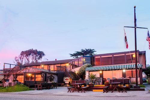 Miramar Beach Ocean Front Home, josta on upeat näkymät vain muutaman askeleen päässä rannasta