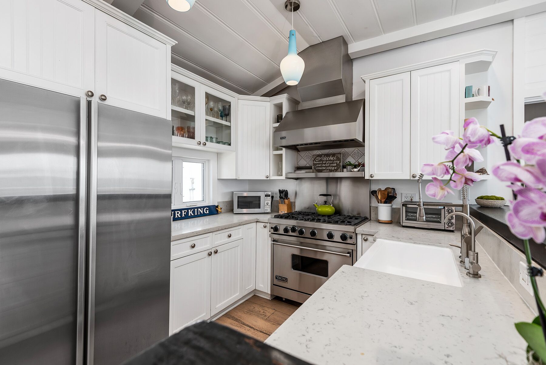 Oceanfront with Hot Tub, BBQ, Private Beach, Dog Friendly