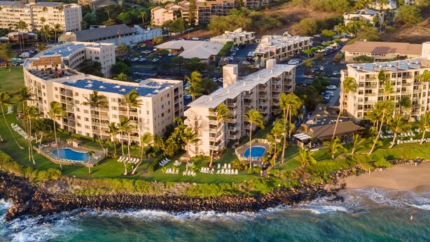 A coastal hotel with multiple buildings, a beach, and a rocky shoreline. - Aloha Kai-Private Ocean View Condo in Kihei Steps to the Beach! (Kihei)