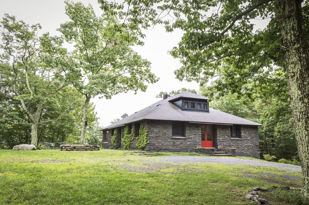 Bluestone Lodge ~ Comfort and Style in a Secluded Catskill Mountains Setting