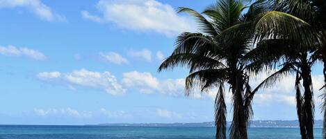 Beach nearby, sun-loungers, beach towels