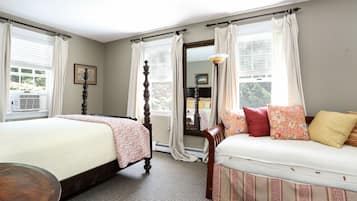 7 bedrooms, iron/ironing board, travel crib, free WiFi