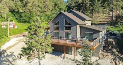 Lazy Dog Lodge, Hot Tub, AC & Activities Near Black Hills