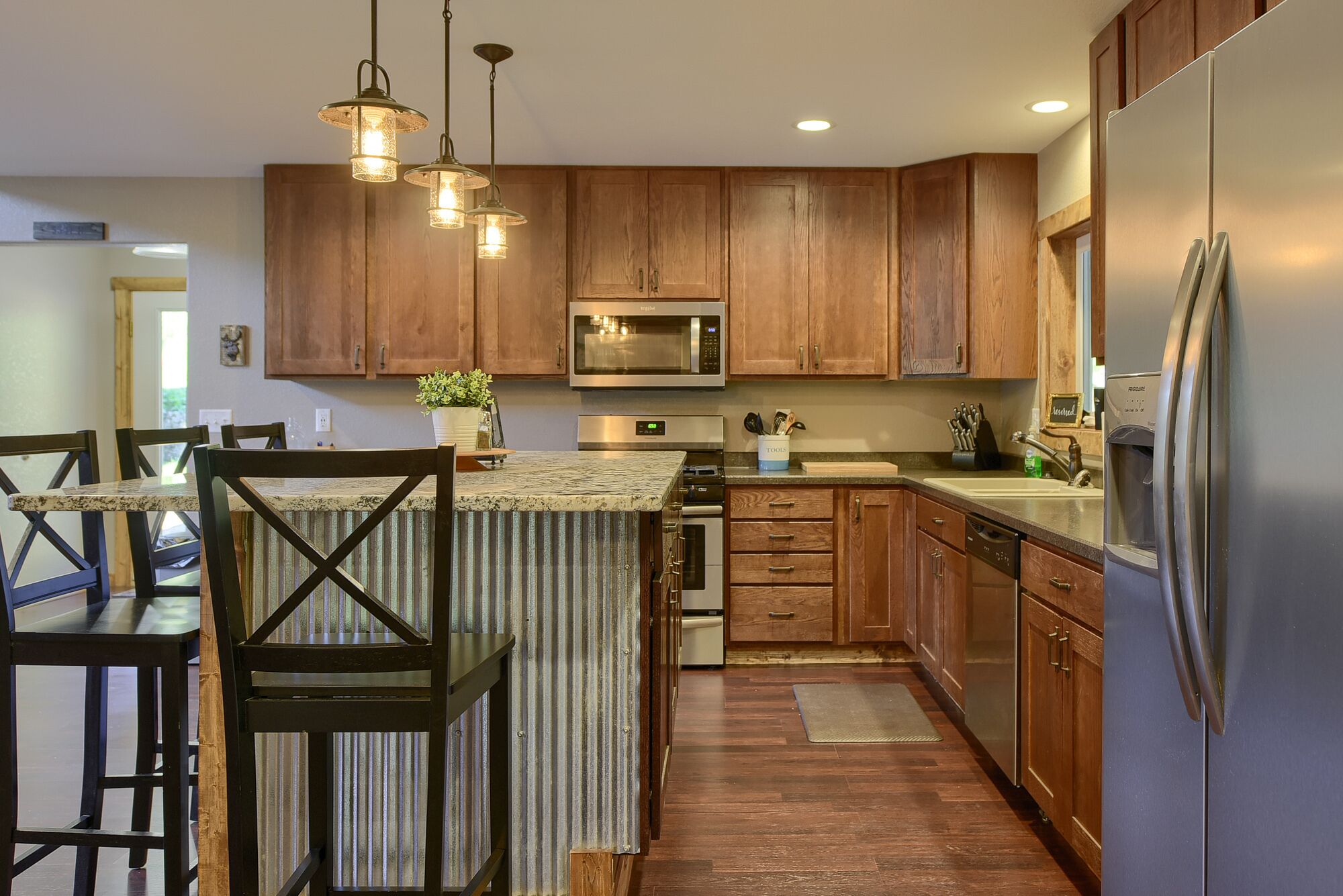 Lazy Dog, Brand New Lodge, Hot Tub, AC & Activities Near Black Hills