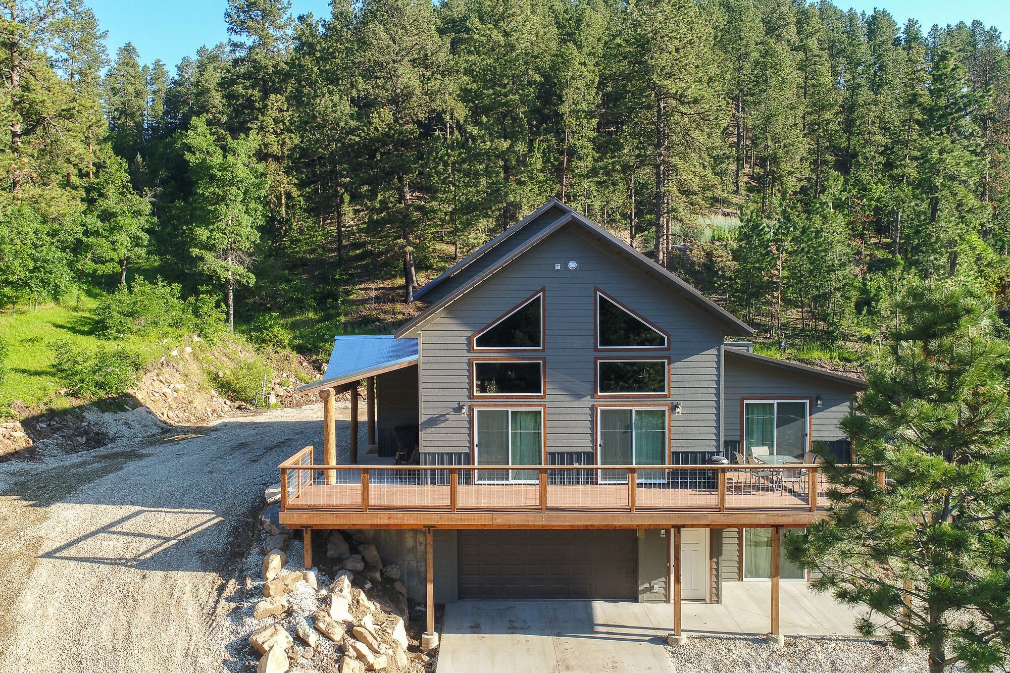 Lazy Dog, Brand New Lodge, Hot Tub, AC & Activities Near Black Hills