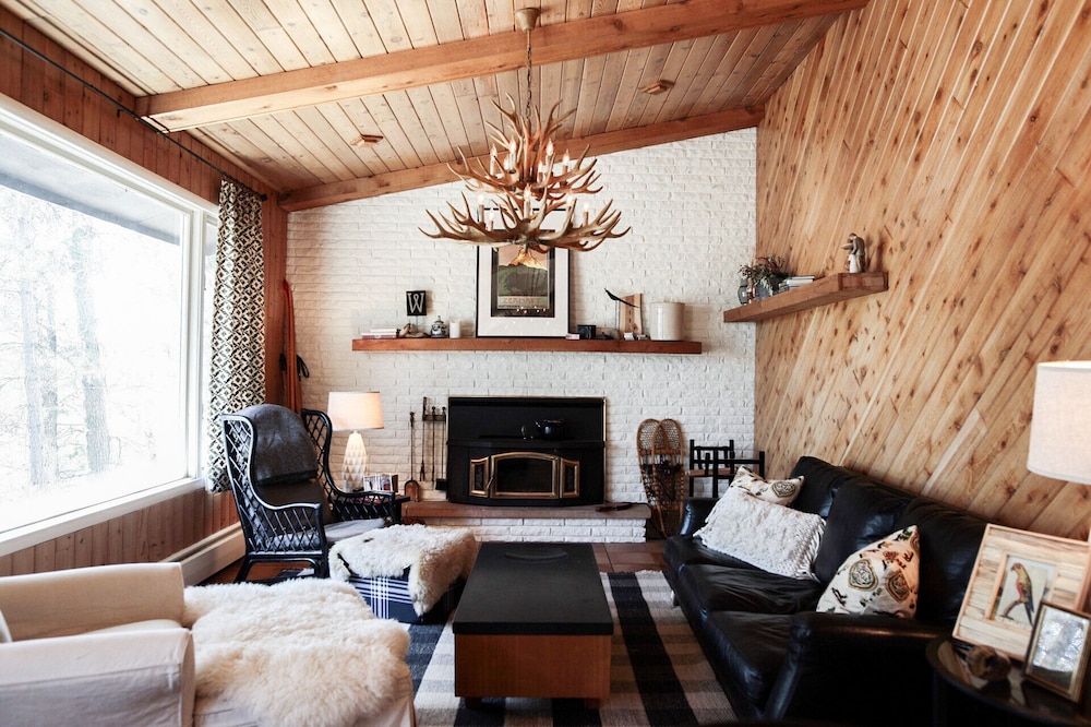 Wonderful quiet lakefront home.....