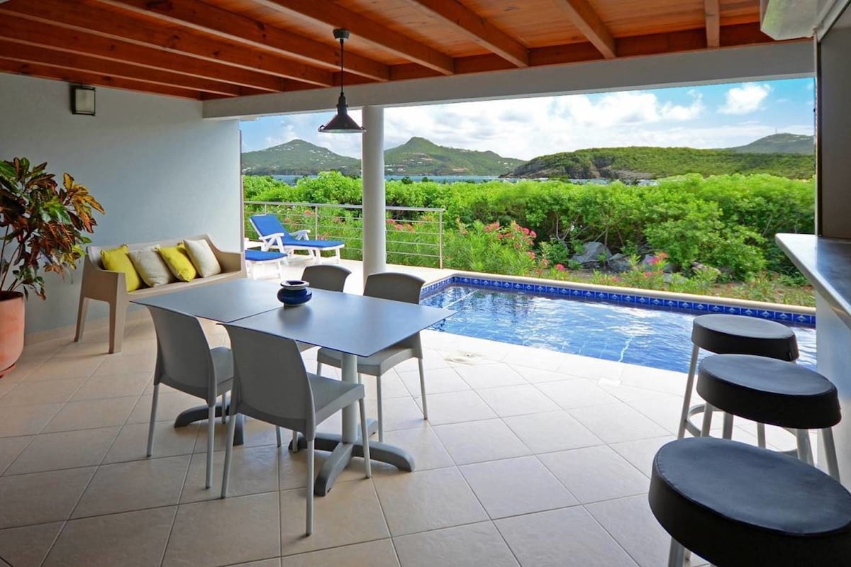 Private pool with loungers and sea-blue horizon