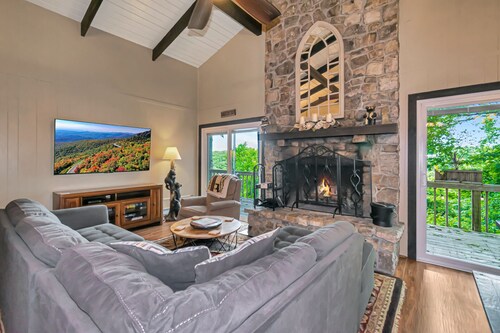 4 Br 3 Ba Sleeps 9!!  - Beautiful Views, Close To Skiing, Family Friendly