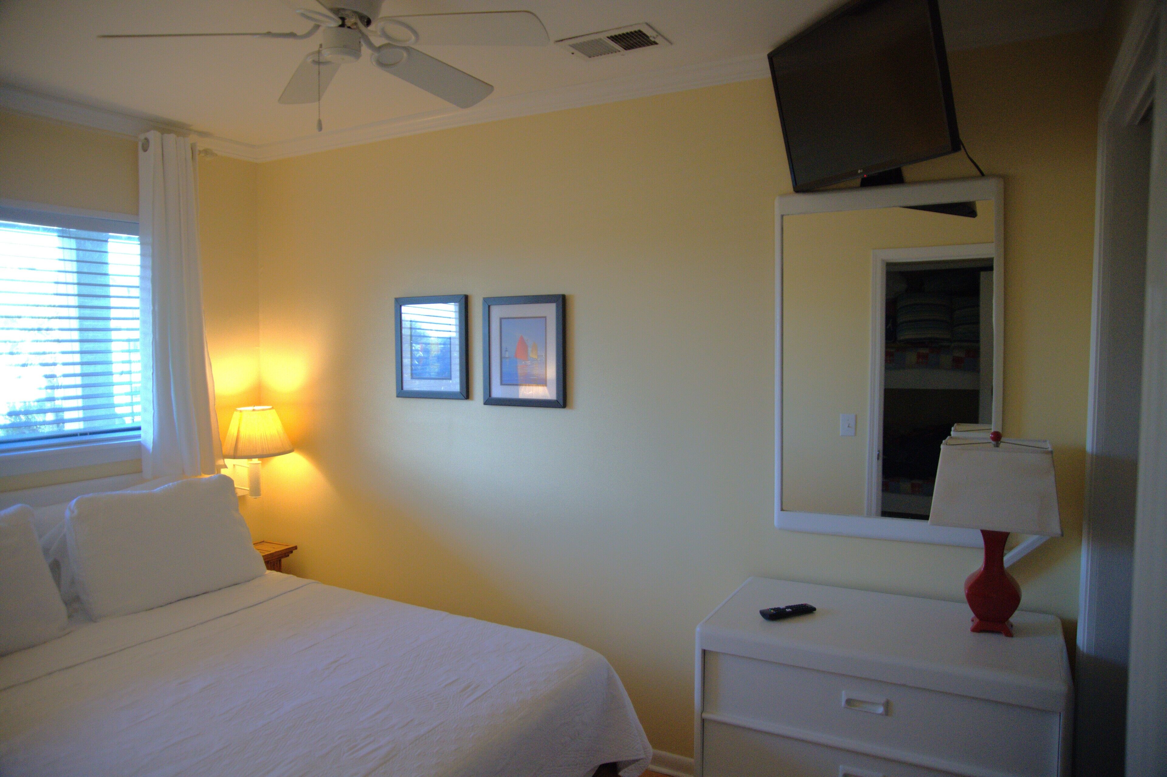 Oceanfront Villa, Fishing Pier, Sleeps 6