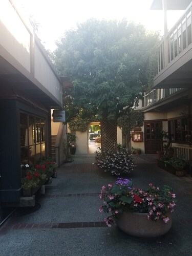 Downtown charming, 2 BR 2 BA Flat, 1 Block from Ocean Ave, Carmel-by-the-Sea, CA