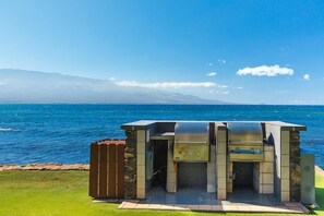 Terrace/patio - Spectacular Wall of Glass!     (Wailuku)