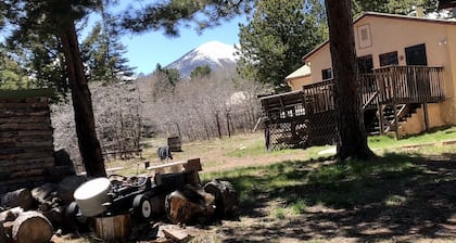 TrĂšs confortable cabine paisible dans les contreforts de la Westcliffe de Sangre'near!
