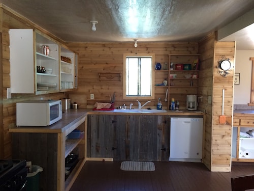 Very Comfortable Peaceful Cabin in the Foothills of the Sangre'near Westcliffe! 