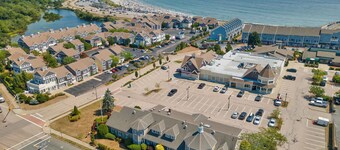 Perfect location in the heart of the Pier ! Short walk to Narragansett beach