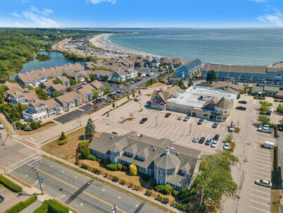 Perfect location in the heart of the Pier ! Short walk to Narragansett beach