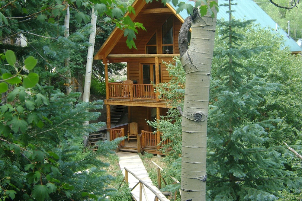 Spacious Cabin in Monarch--4 Miles to Great Skiing!