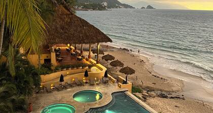 Oceanfront Condo On The Beach With Panoramic Views