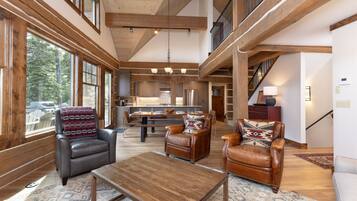 Télévision, cheminée, console de jeux vidéo, chaßne hi-fi