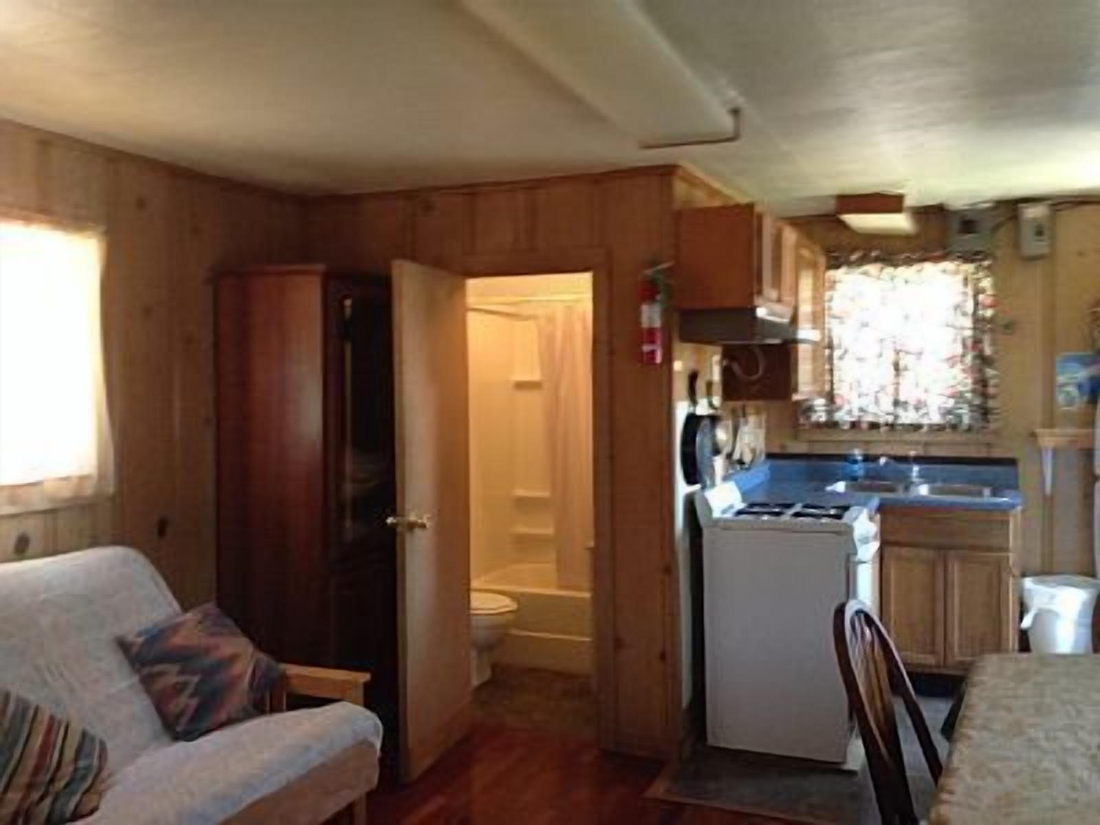 1 Br Cottage On Quiet Lake Taneycome W/ Boat Slip 
