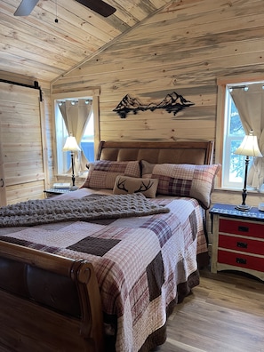 4 bedrooms, desk, iron/ironing board, travel cot - Grand Adventure Basecamp,Colorado Riverfront, Beautiful Rocky Mtn Views! (Grand Lake)