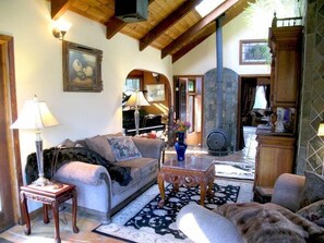 Smart TV, fireplace - Sanctuaire,Cazadero - Mountainside 2 STORY RETREAT, A SALT WATER POOL, JACUZZI (Cazadero)