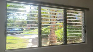 Interior - May 25- Jun 14 $140 KKN-Get Spoiled in DLX unit/Low total price/Best S. location (Kihei, Maui)