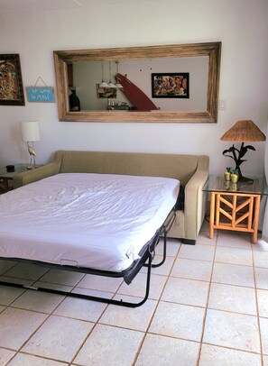 1 bedroom, iron/ironing board, travel cot, free WiFi - May 25- Jun 14 $140 KKN-Get Spoiled in DLX unit/Low total price/Best S. location (Kihei, Maui)