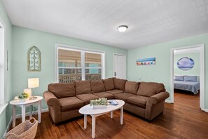 Smart TV, Netflix, Hulu, books