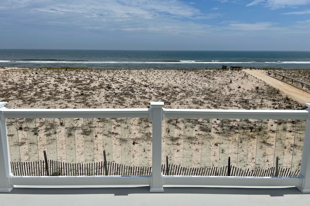 Oceanfront!!! Upstairs! Interior/Exterior Updates 2022
