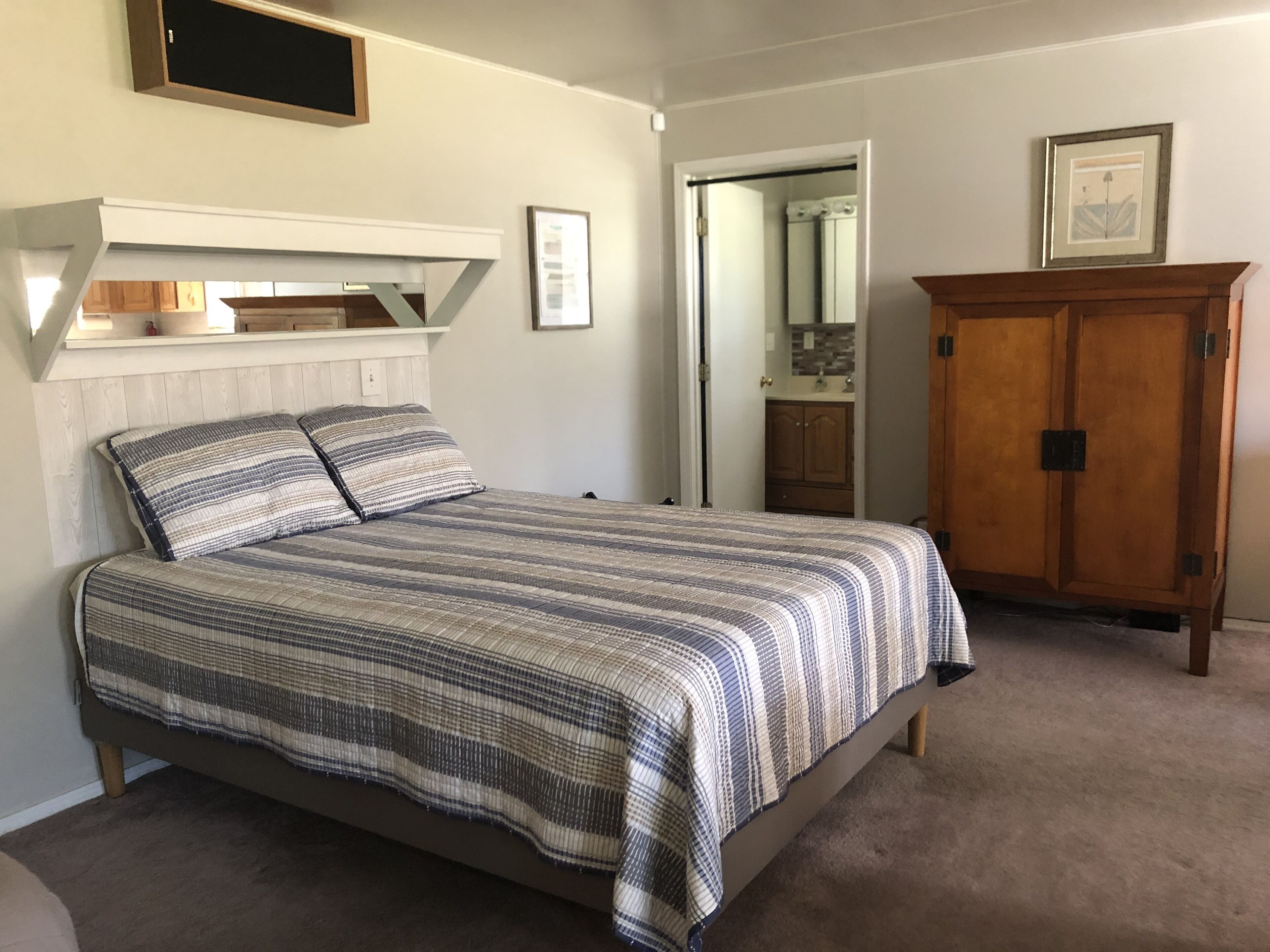 A cute studio barndominium: 