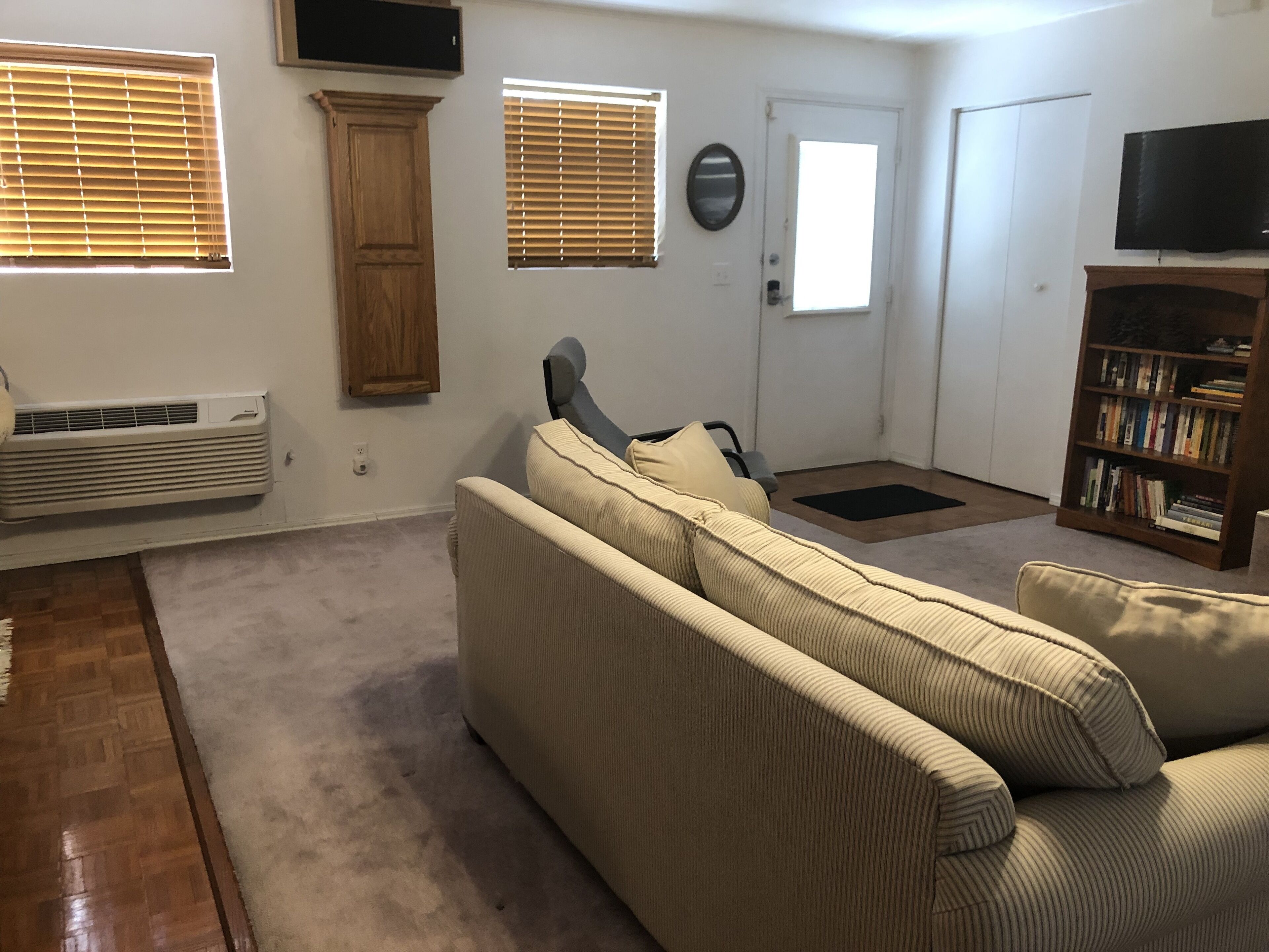 A cute studio barndominium: 