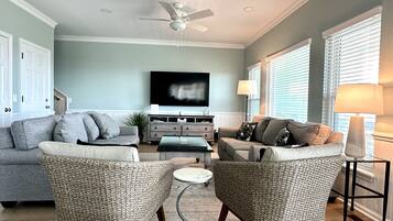 Smart TV, fireplace, DVD player