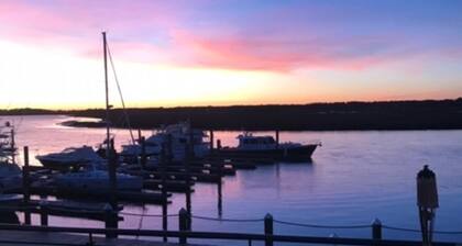 Hermosa villa frente al mar en aguas profundas en Bohicket Marina, Seabrook Island, SC