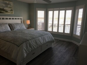 1 bedroom, iron/ironing board, WiFi, bed sheets - Beautiful Waterfront Villa on Deep Water At Bohicket Marina, Seabrook Island, SC (Johns Island)