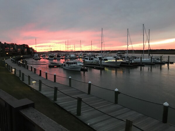 Marina - Beautiful Waterfront Villa on Deep Water At Bohicket Marina, Seabrook Island, SC (Johns Island)