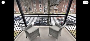 Property grounds - 2 bedroom 2 bath, 2 balconies condo with free parking & Hi speed WIFI (Montréal)