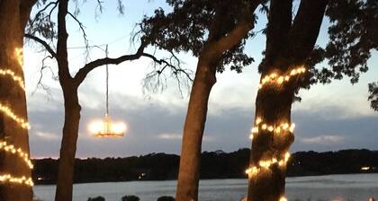 Perfect Waterfront Family Vacation Home next to the best vineyards in NY!