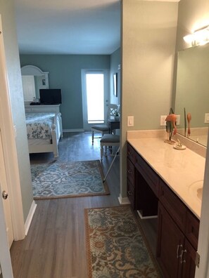 3 bedrooms, iron/ironing board, travel crib, free WiFi