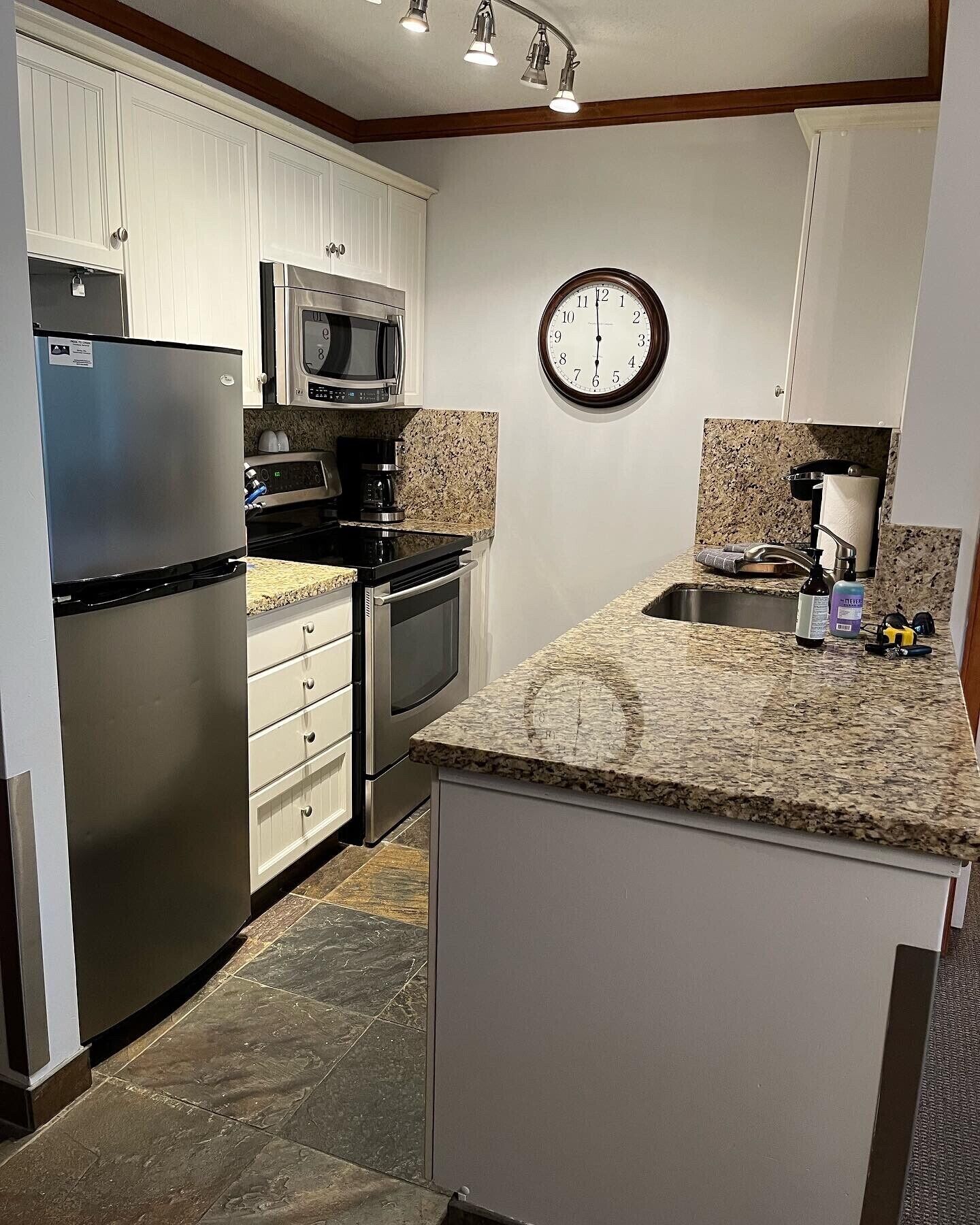 Fantastic Ski In/Out Location, 3 Hot Tubs, Pool, Ski Valet