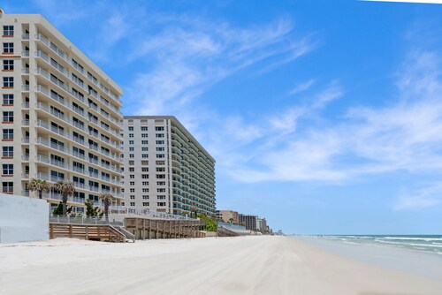 OPUS CONDO - Pool & Ocean - ready to Enjoy