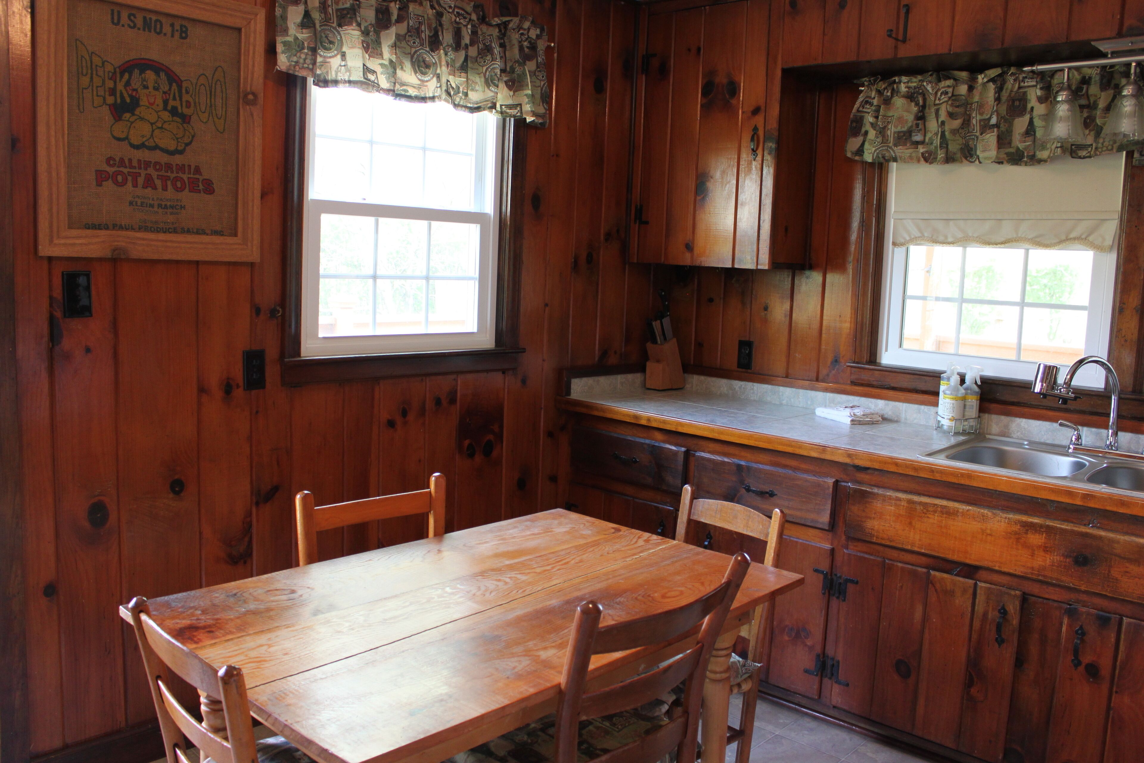 Grandma's House/Family and Pet Friendly/Hot Tub & Fire Pit/Close to Trout Stream