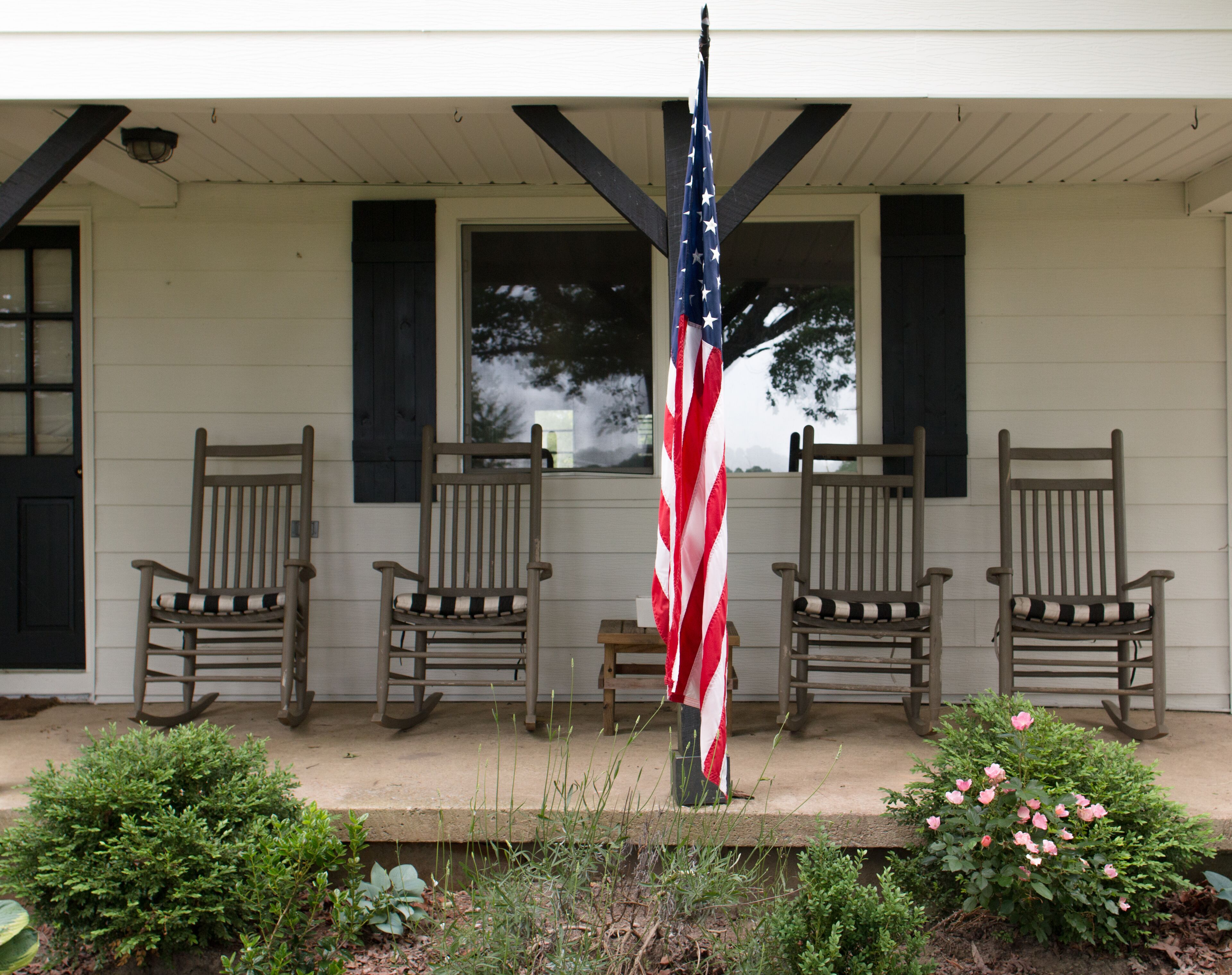 Farmhouse Retreat with Lake & Privacy to Relax & Enjoy 